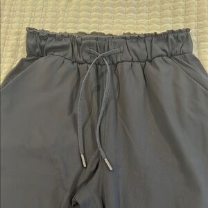 Lululemon navy Drawstring jogger, size 4, excellent condition